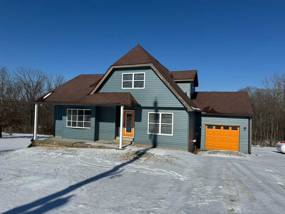 475 Boyd Ln in Bedford, IN - Foto de edificio