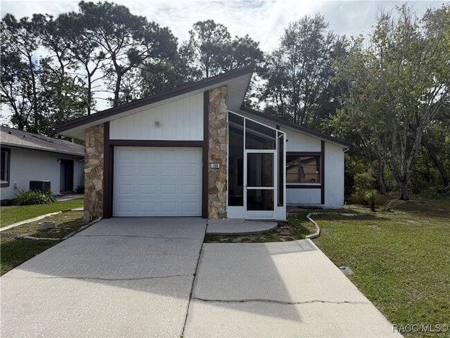 property at 100 Chinaberry Cir