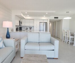 6701 Gulf of Mexico Dr in Longboat Key, FL - Building Photo - Building Photo