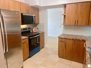 10110 Pan American Dr in Cutler Bay, FL - Building Photo - Building Photo