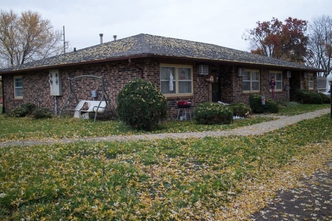 302 Reynolds St in Fairfax, IA - Building Photo - Building Photo