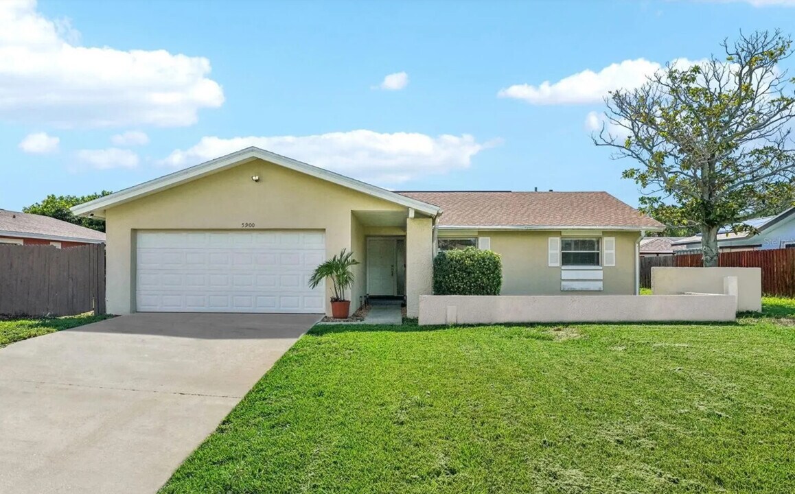 5900 25 Way S in St. Petersburg, FL - Building Photo