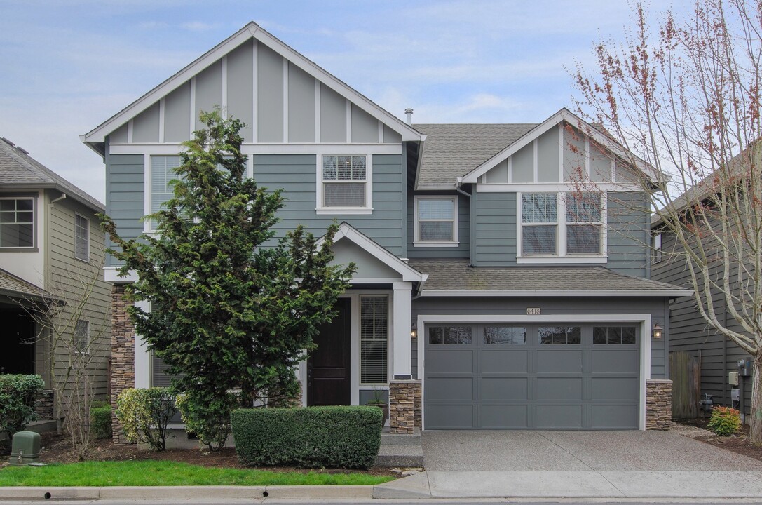 6418 NE Woodview Dr in Hillsboro, OR - Building Photo