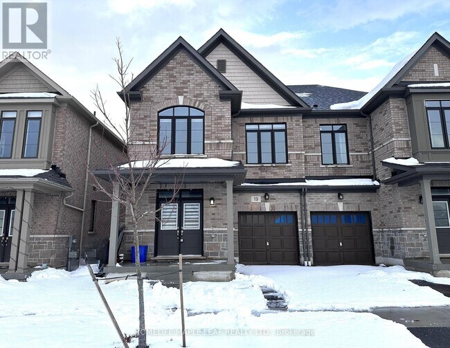 19 Waterfront Cres in Whitby, ON - Building Photo - Building Photo