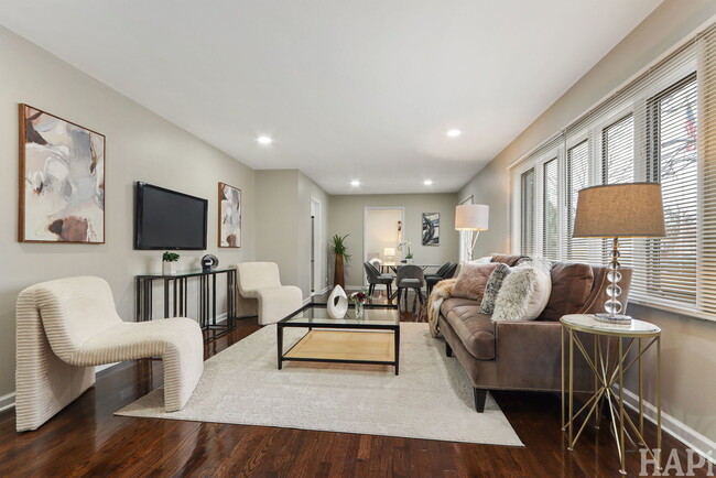 75 Carthage Ln in Hoffman Estates, IL - Building Photo - Building Photo