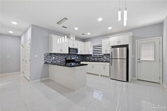 27 Indian Creek Ave in McAllen, TX - Building Photo - Building Photo