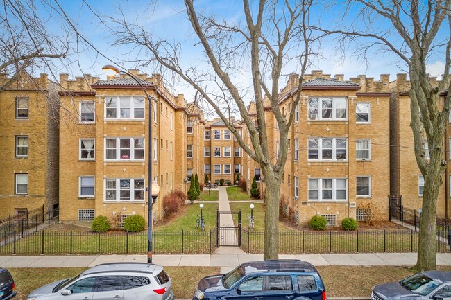 property at 5057 N Damen Ave