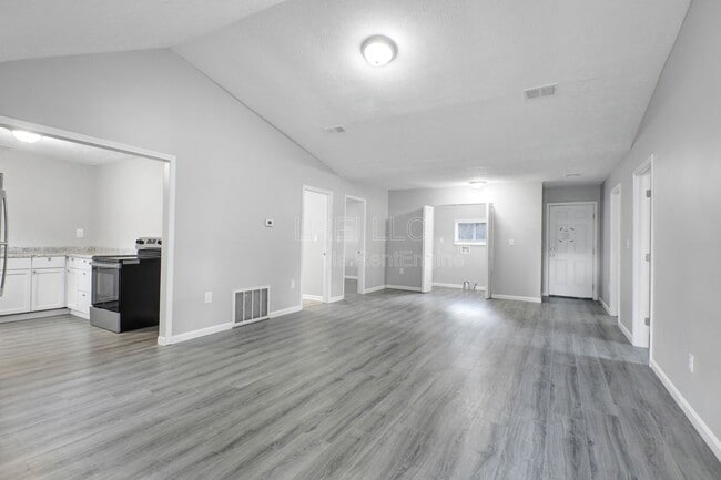 5535 Cartledge Ct in Louisville, KY - Building Photo - Building Photo