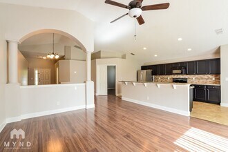 2425 Merry Rd in Tavares, FL - Building Photo - Building Photo