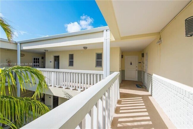 2420 SE 17th St in Fort Lauderdale, FL - Building Photo - Building Photo