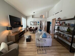 5254 Caminito Exquisito in San Diego, CA - Building Photo - Building Photo