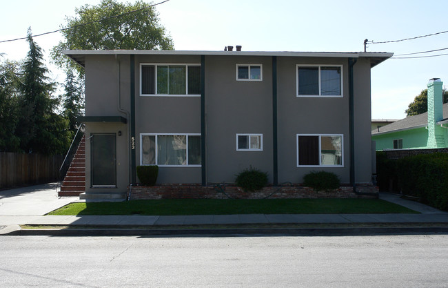 523 Poplar Ave in Redwood City, CA - Foto de edificio - Building Photo