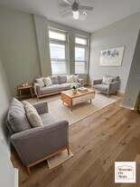 Manors On Main in Newport, KY - Building Photo