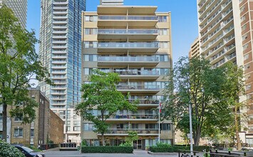 48 Isabella St Apartments in Toronto, ON - Building Photo - Building Photo