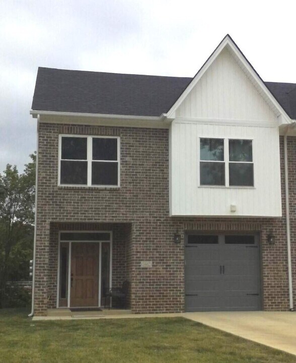 1620 Higbee Mill Rd in Lexington, KY - Building Photo
