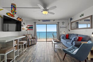 8743 Thomas Dr in Panama City Beach, FL - Building Photo