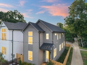 2826 Clifton Ave in Nashville, TN - Foto de edificio - Building Photo