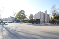 101 W Riverdale Ave in Orange, CA - Foto de edificio - Building Photo