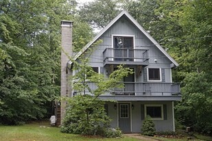 82 Suissevale Ave in Moultonborough, NH - Building Photo