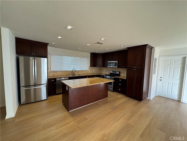 1336 Calle Tulipan in Thousand Oaks, CA - Foto de edificio - Building Photo