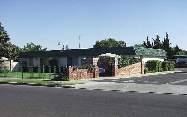 637 W Cambridge Ave in Fresno, CA - Building Photo - Building Photo