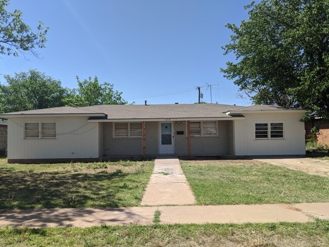 property at 1318 E Reppto
