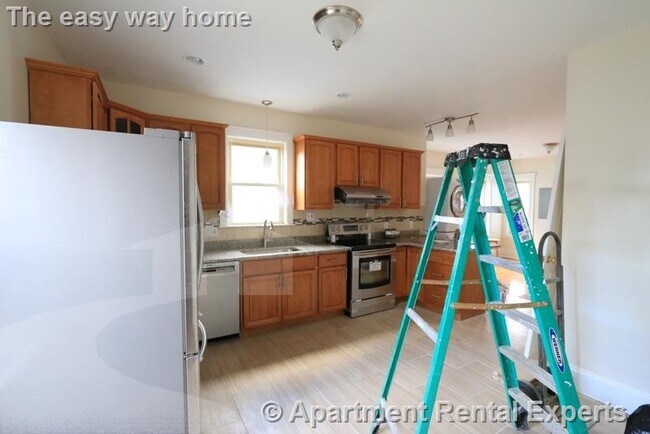 14 Bay State Ave in Somerville, MA - Building Photo - Building Photo