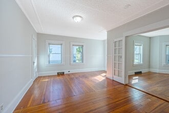 182 Narragansett Blvd in Chicopee, MA - Building Photo - Building Photo