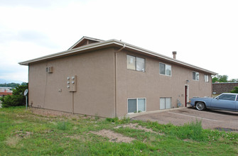 335 Ruskin Dr in Colorado Springs, CO - Building Photo - Building Photo