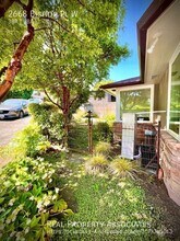 2668 Bishop Pl W in Seattle, WA - Building Photo - Building Photo