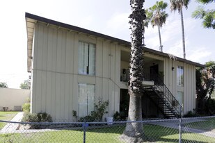830 S Dakota St in Anaheim, CA - Building Photo
