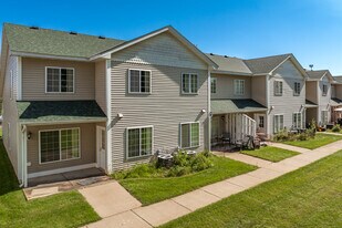 Settlers Ridge Townhomes in Cloquet, MN - Building Photo