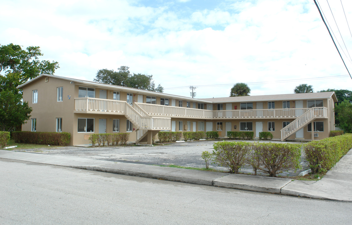 1426 S N St in Lake Worth, FL - Foto de edificio
