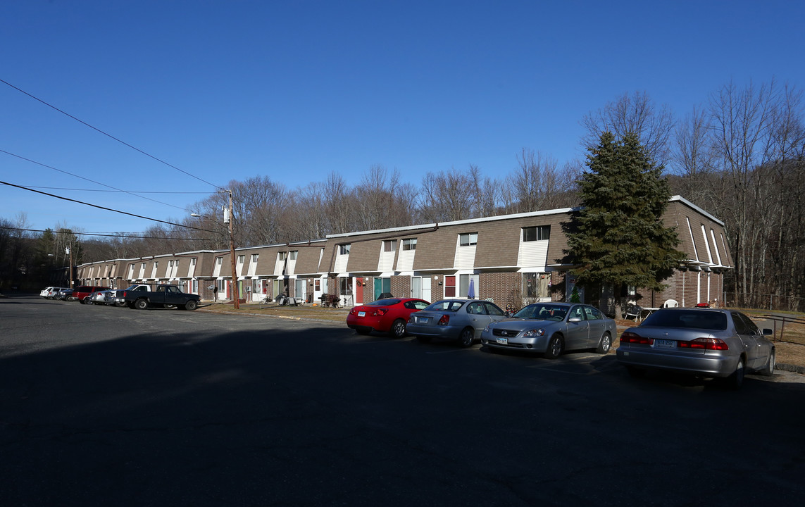 Southwood Apartments in Naugatuck, CT - Building Photo