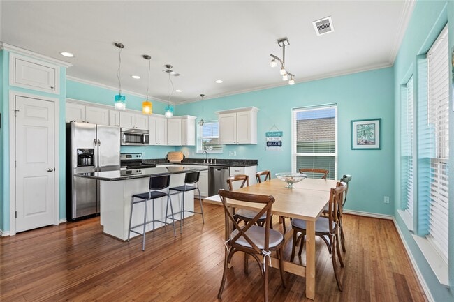 property at 3923 Reeves Dr