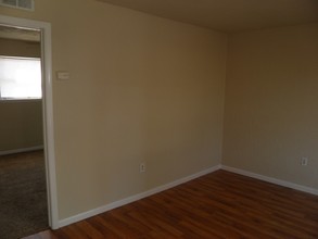 Premier Villas Apartments in Oklahoma City, OK - Foto de edificio - Building Photo