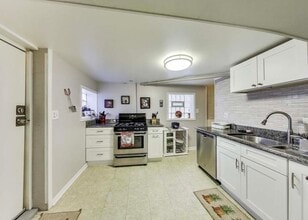 4618 W Montana St, Unit Garden in Chicago, IL - Building Photo - Building Photo