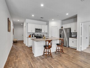 2521 Honey Nest Ln in Conroe, TX - Foto de edificio - Building Photo