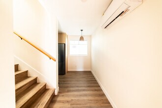 1346 S Dunsmuir Ave in Los Angeles, CA - Building Photo - Building Photo