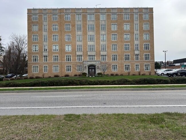 property at 1525 N Front St