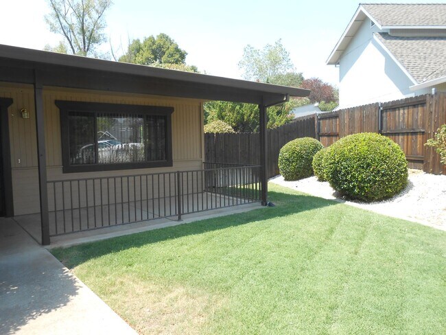958 Bahama Ct in Redding, CA - Building Photo - Building Photo