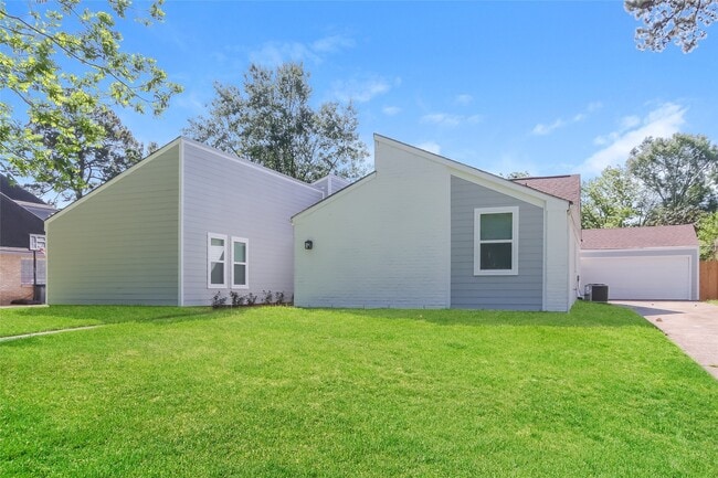 1911 Hamlin Valley Dr