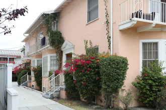 215 S Gale Dr in Beverly Hills, CA - Building Photo - Building Photo