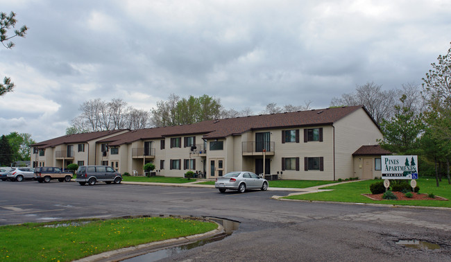 Pine Apartments in Ottawa, IL - Foto de edificio - Building Photo