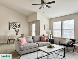 301 Towne Center Dr in Belton, MO - Building Photo