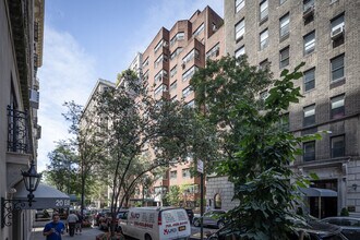 11 E 87th St in New York, NY - Foto de edificio - Building Photo