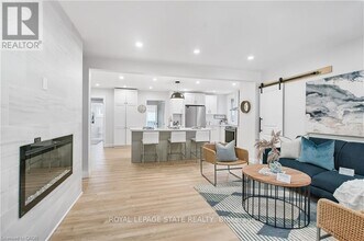 10 Comet Ave in Hamilton, ON - Building Photo - Building Photo