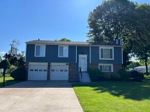 305 Dolores Cir in Cranberry Township, PA - Building Photo - Building Photo