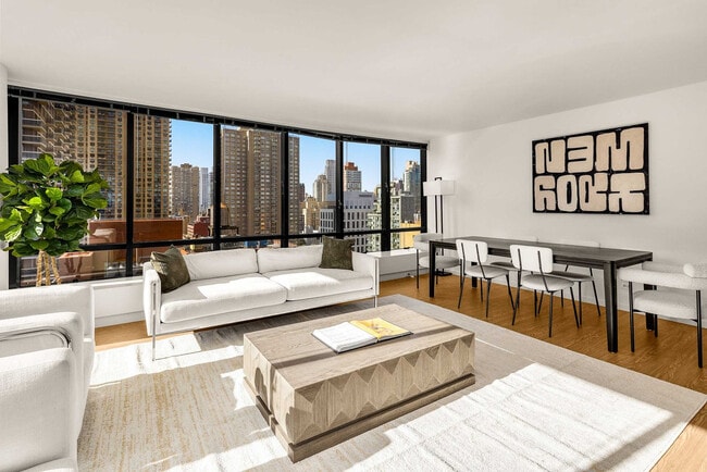 525 E 72nd St in New York, NY - Foto de edificio - Building Photo