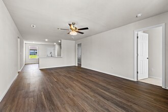 2801 W McLaren Dr in Fayetteville, AR - Foto de edificio - Building Photo